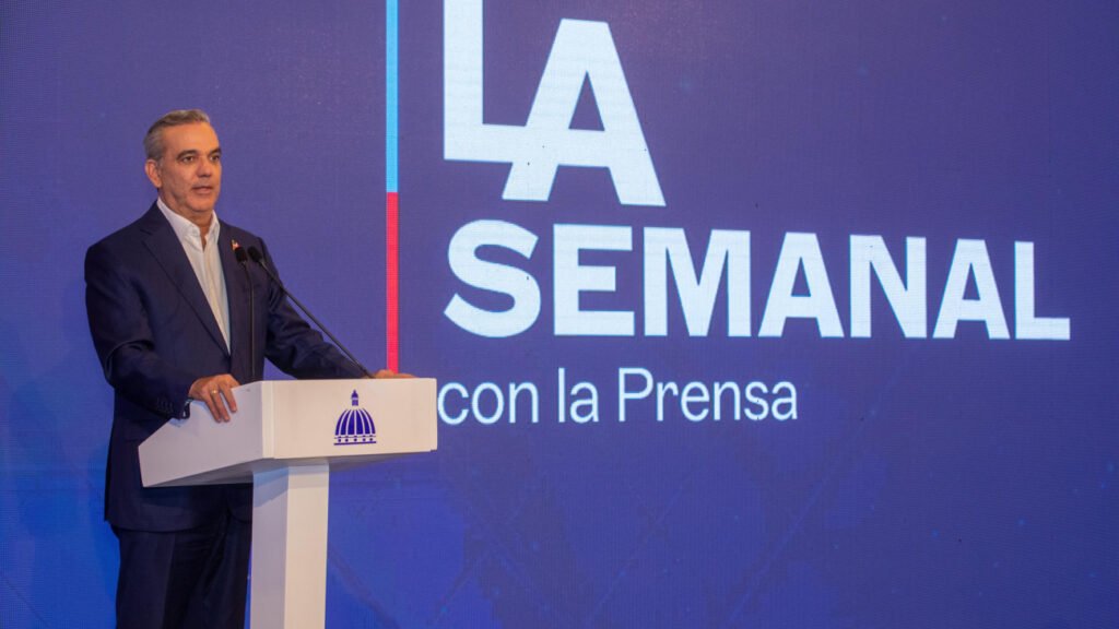 Abinader semanal agarra pulpito