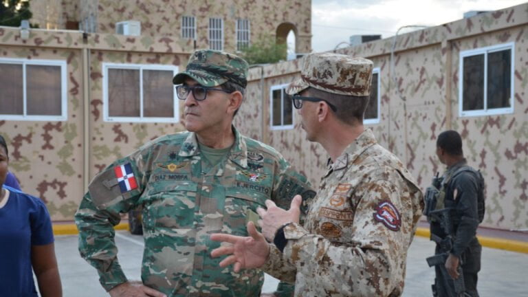 Ministro Defensa en jarras