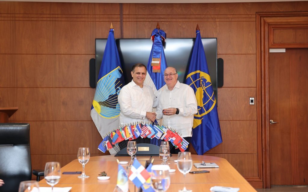 Ministro de Hacienda y presidente del Grupo BID