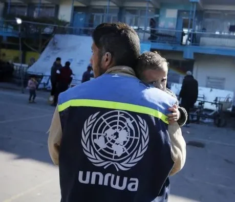 Unrwa niño brazos