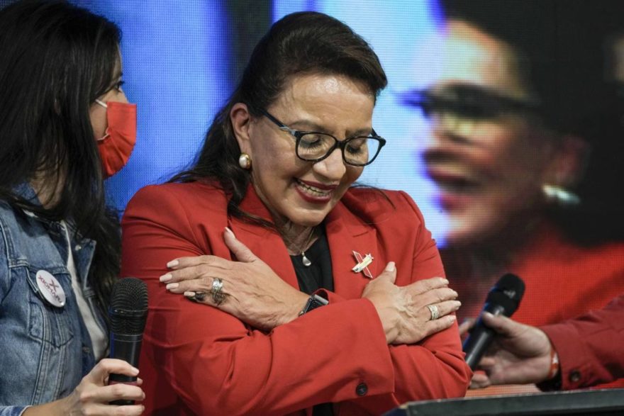 Xiomara se abraza