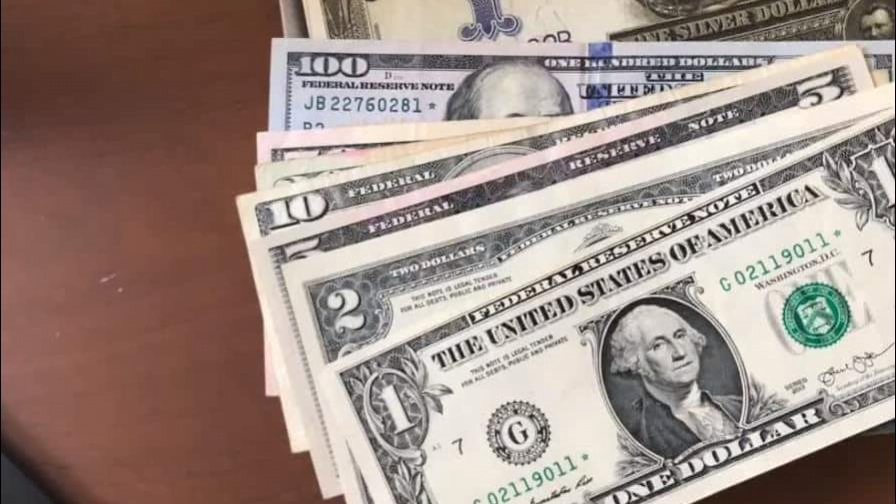 Dolares