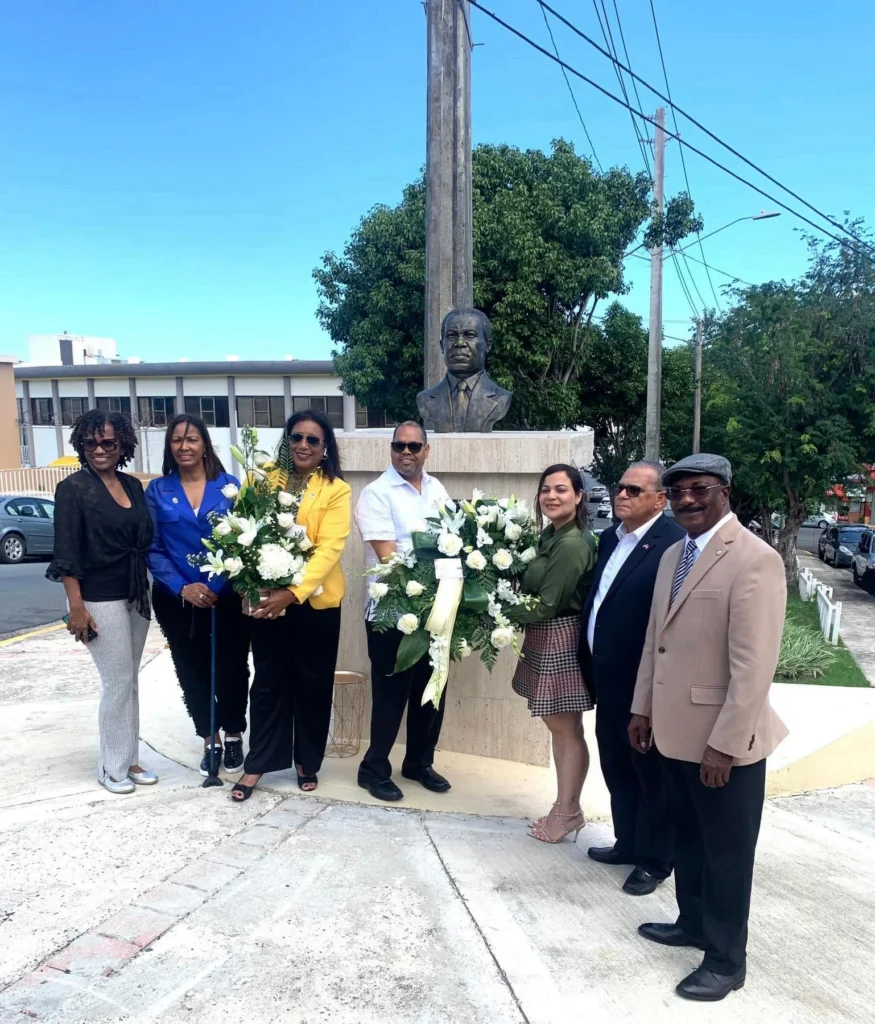 Ofrenda floral por el Dr. Peña Gómez en su fecha natalicia - Prensa y Gente