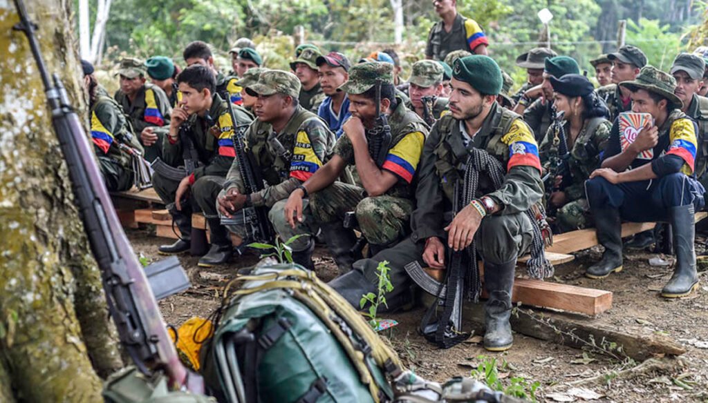 Guerrilleros sentados