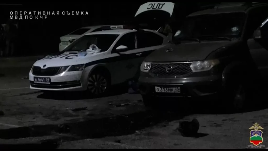 Mancha casco coche policia rusa