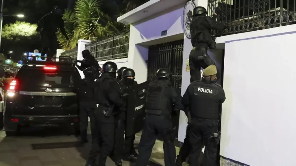 Policia Ecuador embajada Mexico