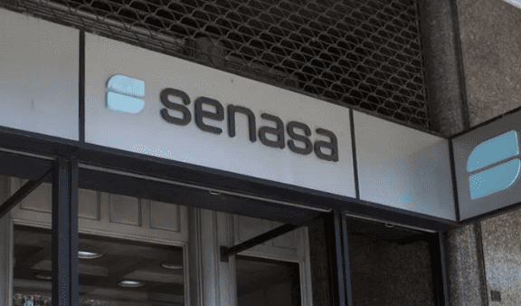 Senasa cartel sobre puerta