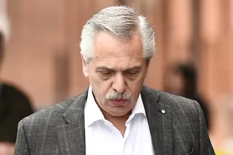 alberto fernandez cabizbajo