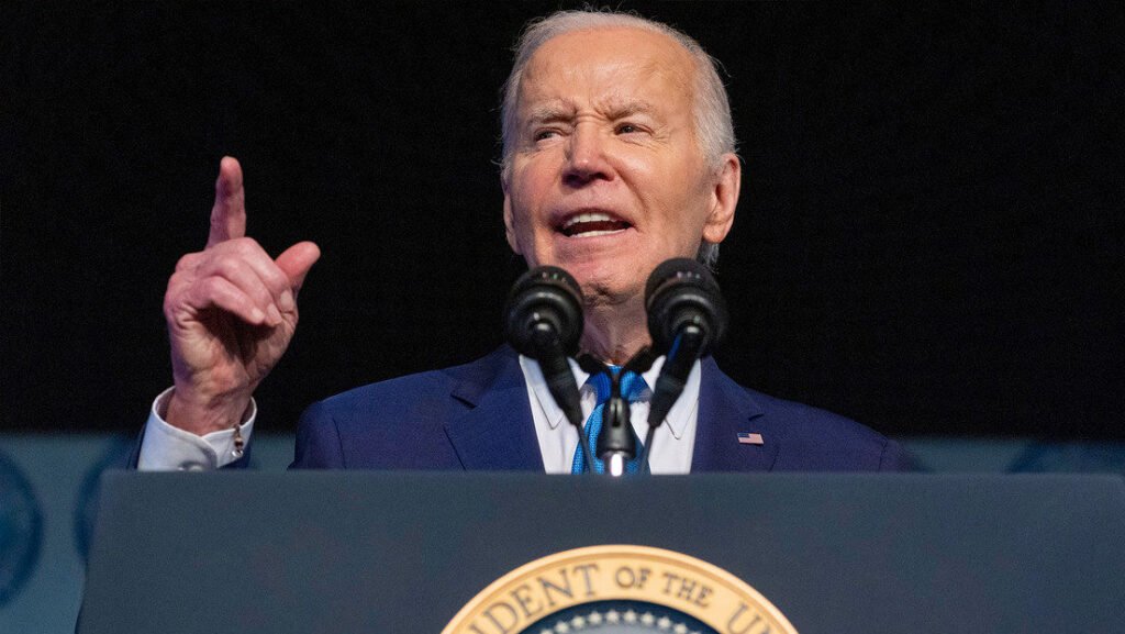 Biden indignado apunta