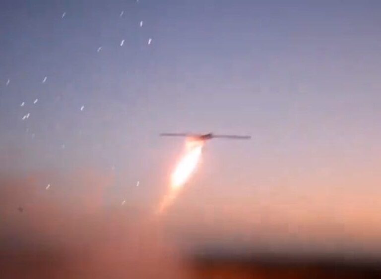 Dron fuego cola