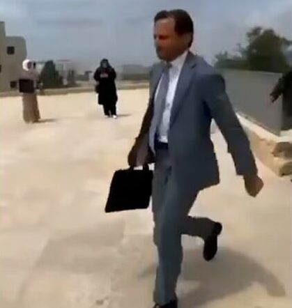 Embajador corre