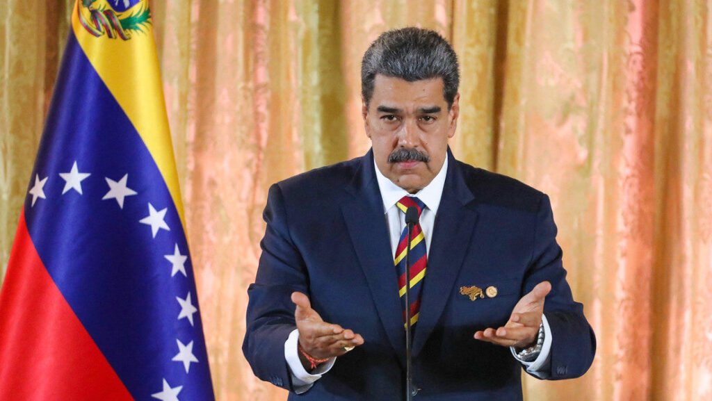 Maduro muestra manos
