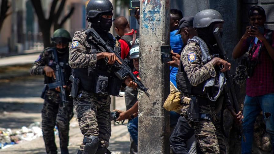 Policias armados Haiti