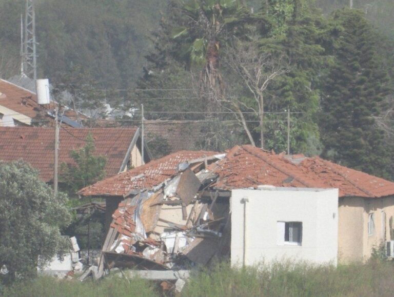 Tejado y pared derruido