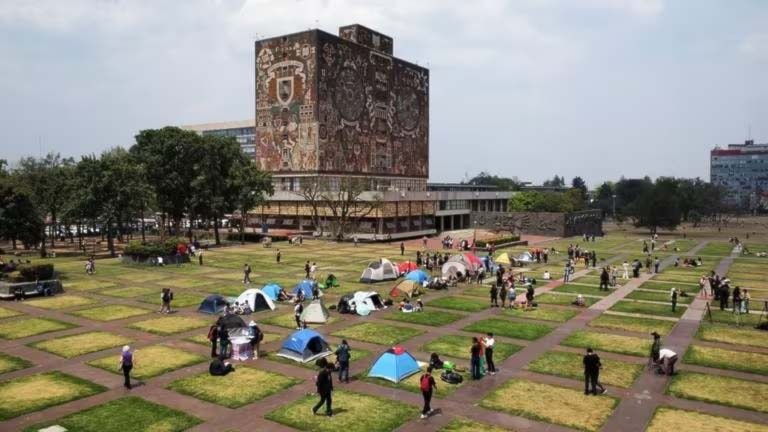 UNAM acampada