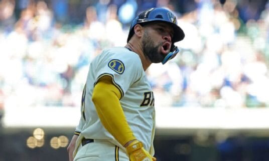 Gary Sanchez abre boca