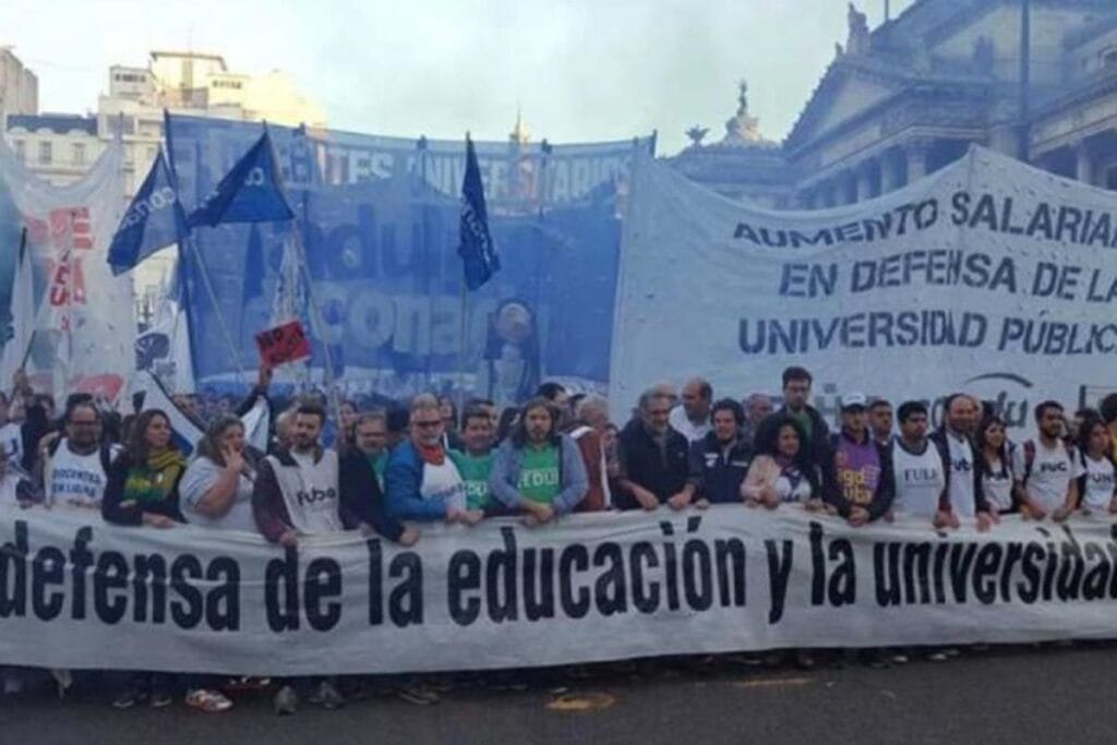 Pancarta defensa educacion