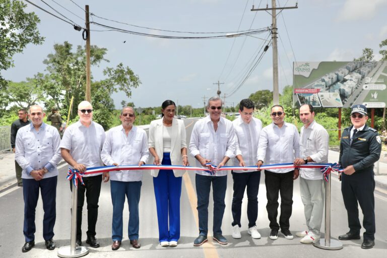 Abinader inaugura via Domingo Maiz