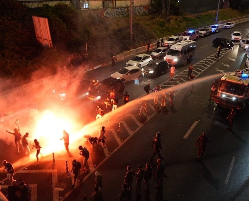 Chorro agua fuego Tel Aviv