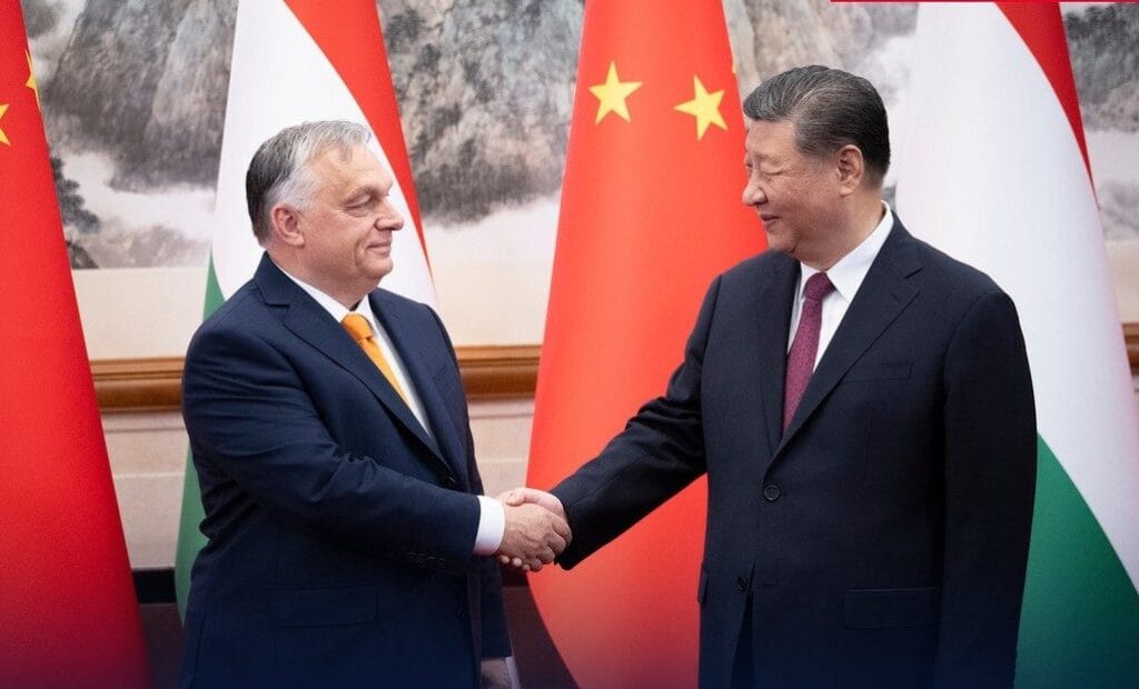Orban da mano a Xi