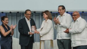 ministerio reconoce nefrologo