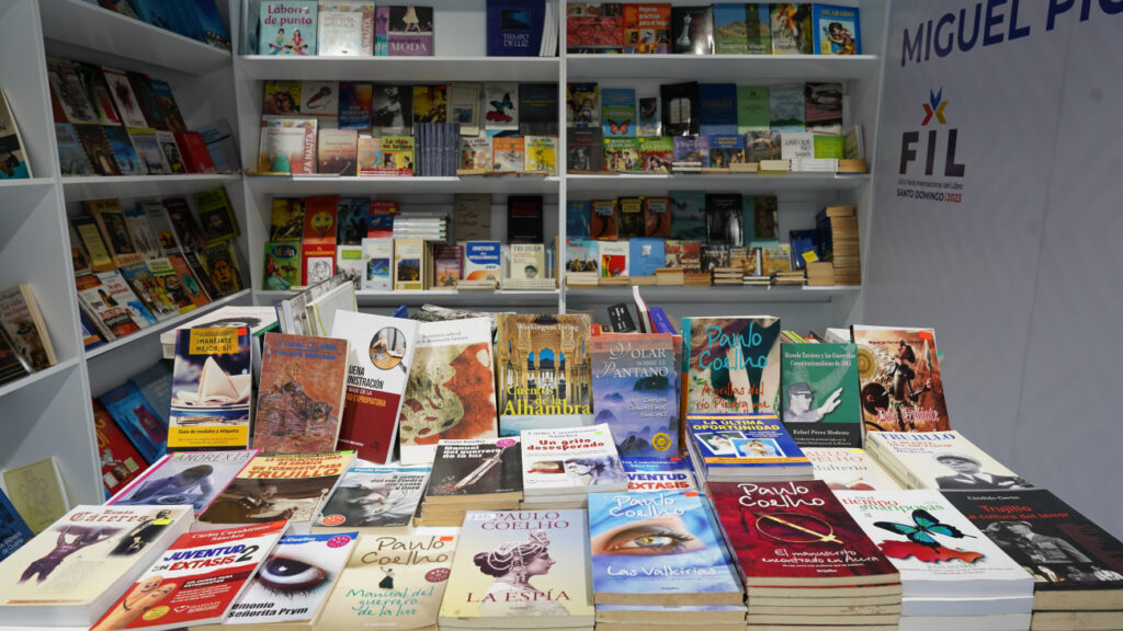 participaran en feria del libro