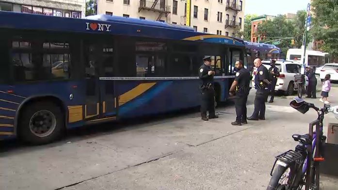 000000000000000000 Pasajero viajaba tranquilo en autobús en Brooklyn herido por bala pérdida