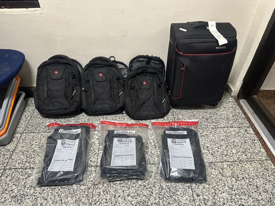 mujer viajaria a españa cargada