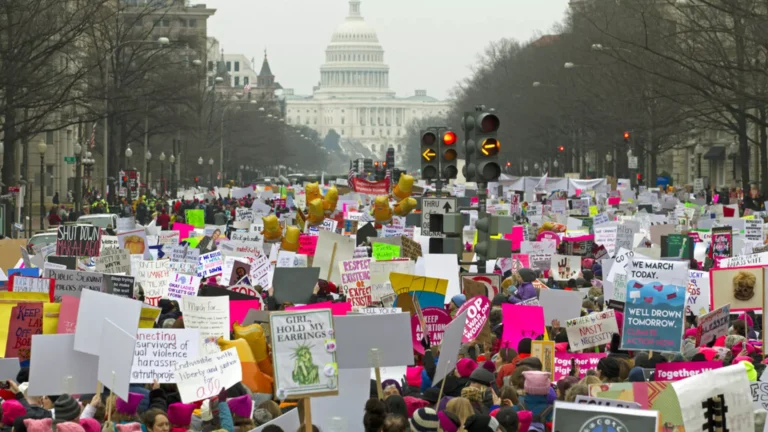 mujeres contra trump