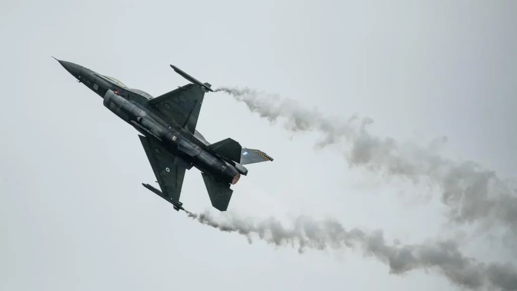 un f-16