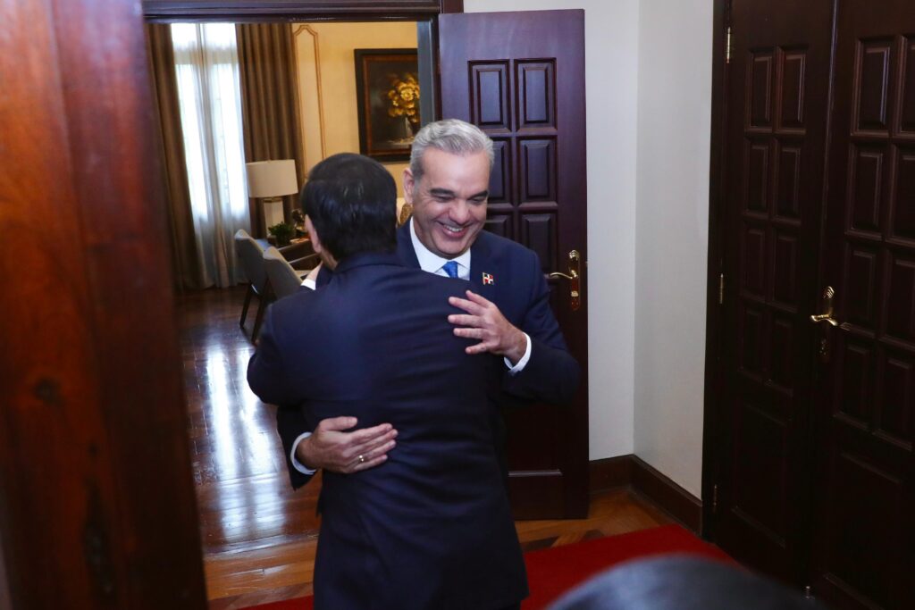 presidente abinader abraza a marco rubio