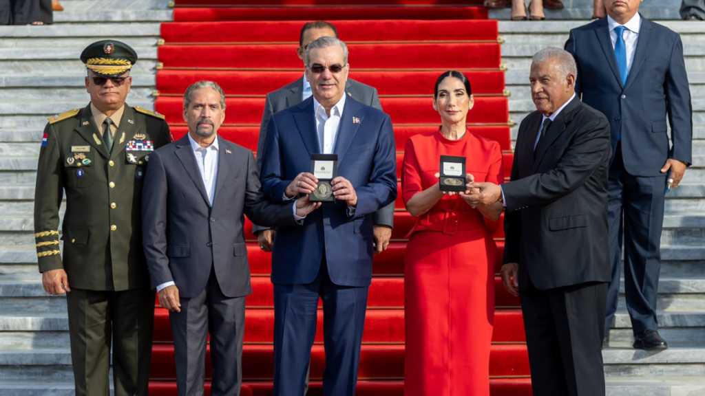 presidente abinader homenaje a la bandera