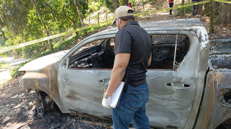 dicrim investiga quema de vehiculo