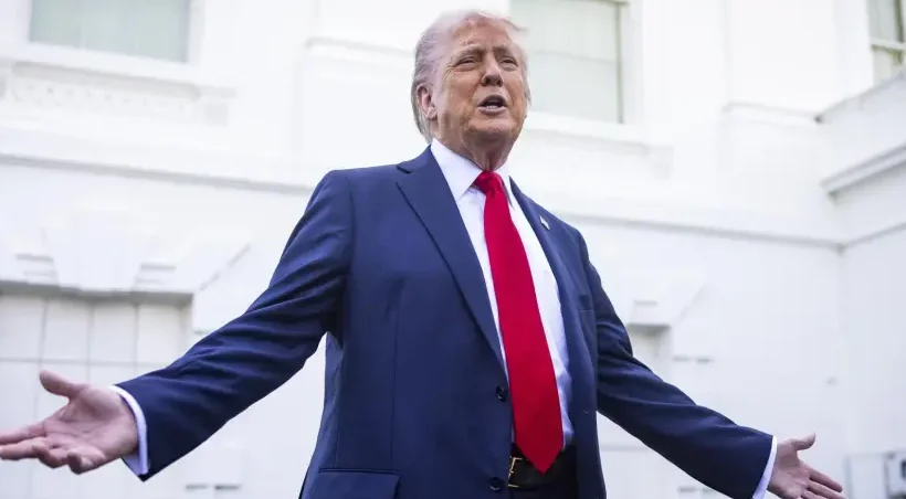 trump con los brazos abiertos