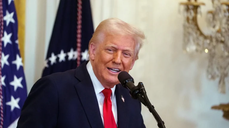 trump con micro