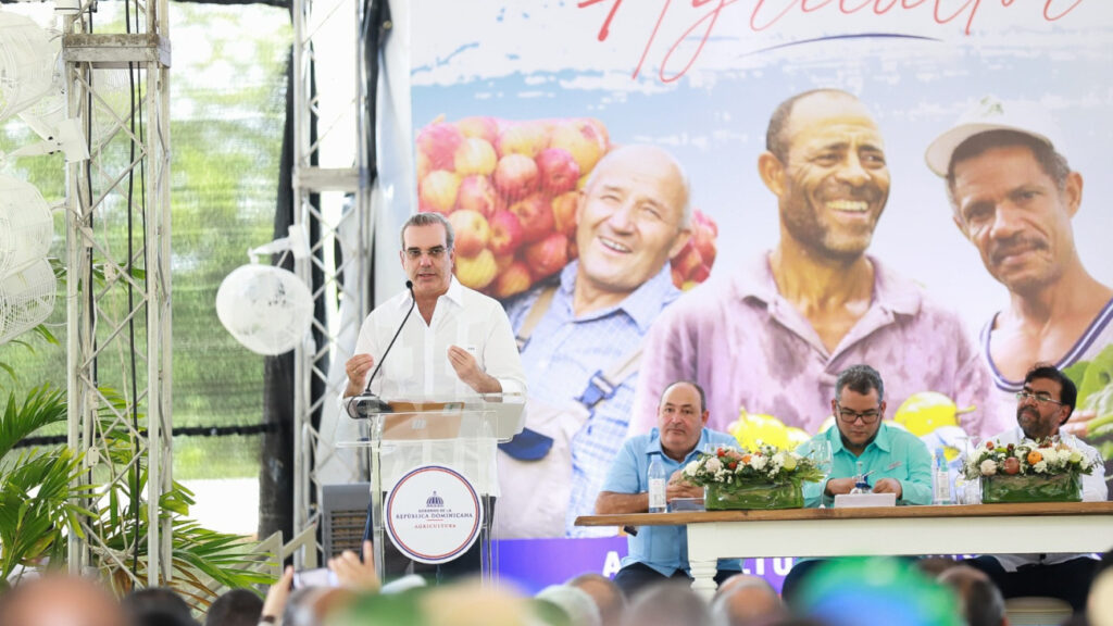 abinader visitara espaillat y sa cristobal
