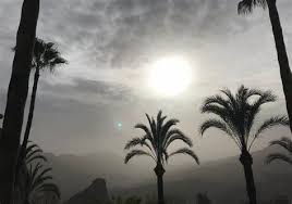 clima soleado grisaceo