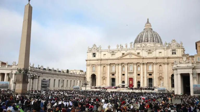 el vaticano jura
