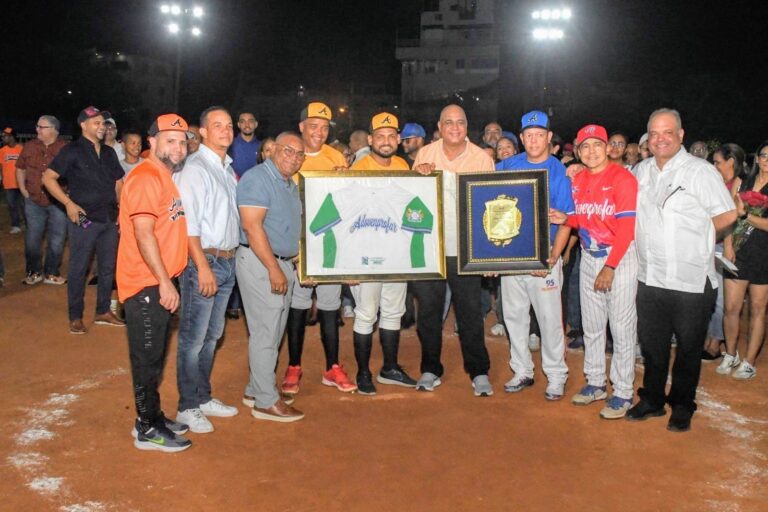 inauguran torneo softbol
