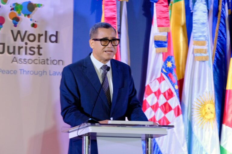 ministro eddy olivares