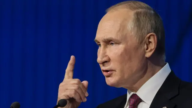 putin con dedo
