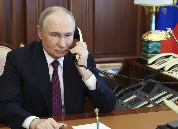 putin telefonea