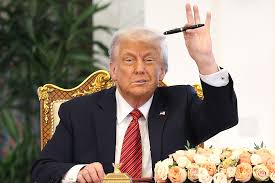 trump con lapiz