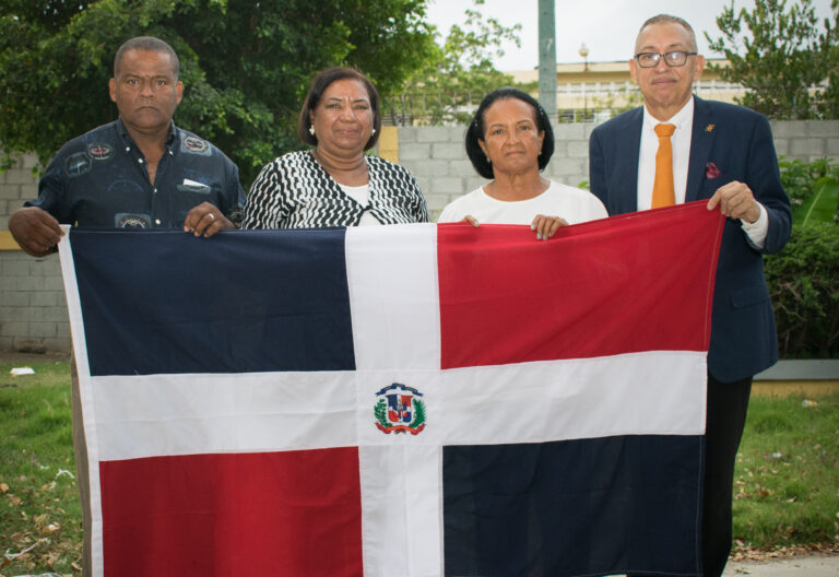 barrera con banderas