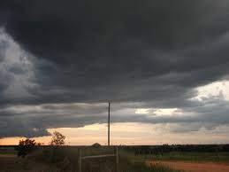 clima cielo grisaceo