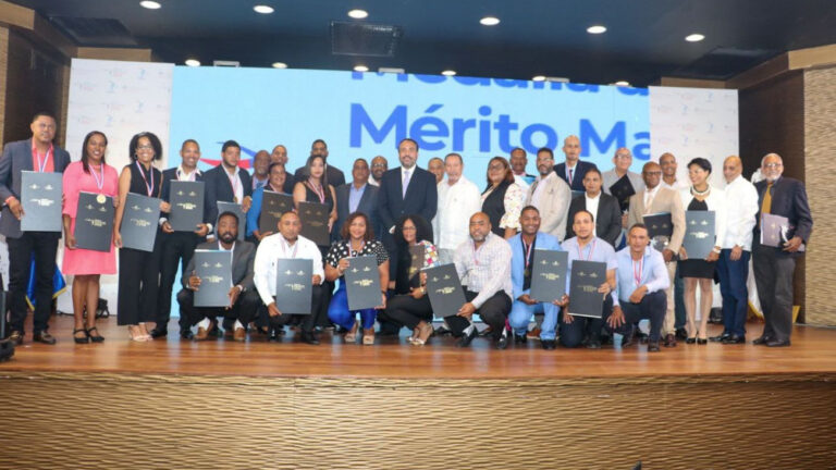 inefi premiara maestros
