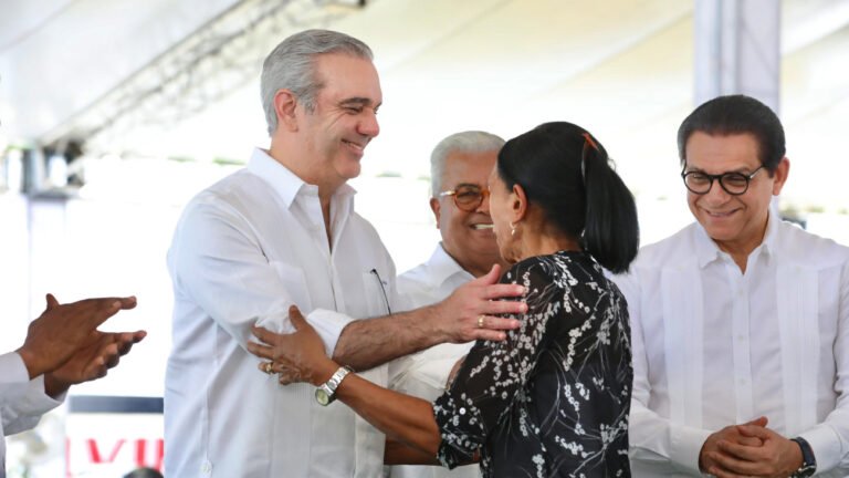 abinader en boca chica