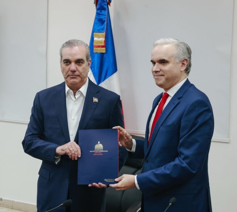 abinader revisa año escolar