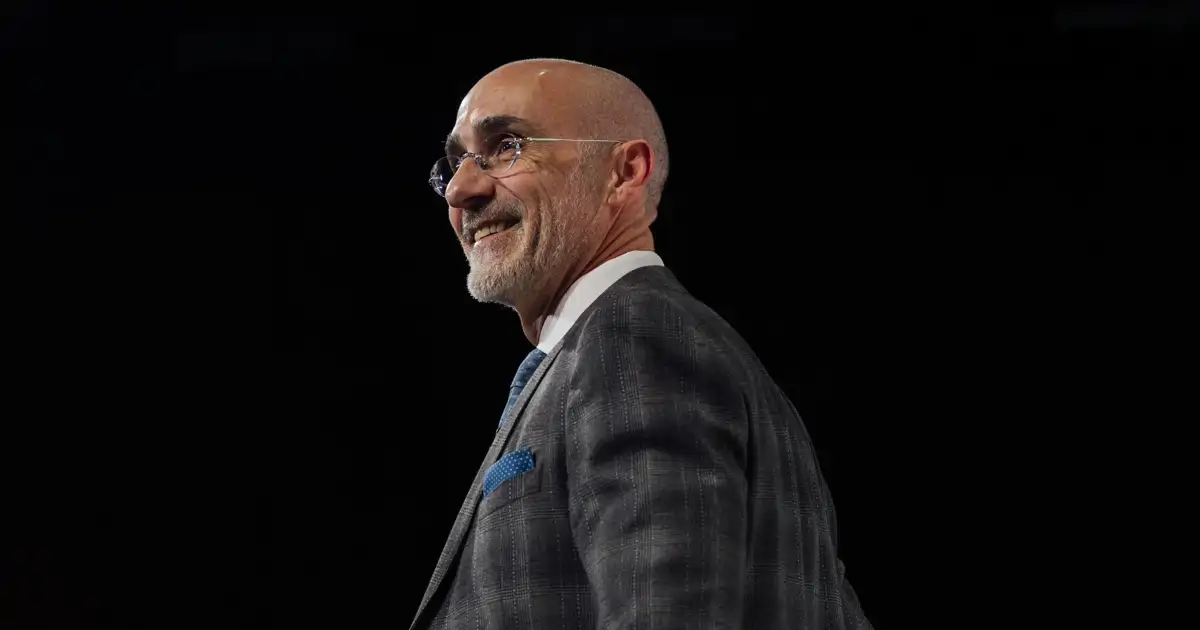arthur-c-brooks-experto-de-harvard-una-forma-de-hacer-feliz-a-alguien-es-pidiendole-un-favor