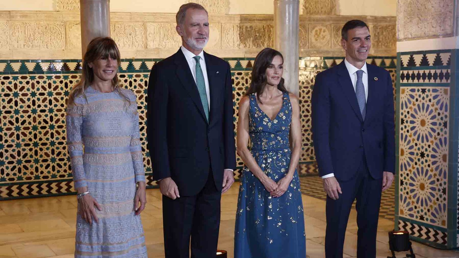 begona-gomez-reaparece-en-acto-oficial-junto-a-sanchez-el-rey-y-letizia